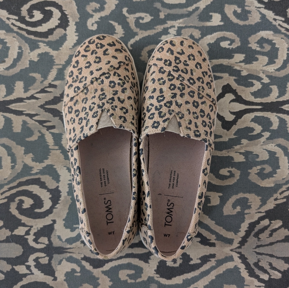 TOMS Women's Leopard Print Slip-On Shoes